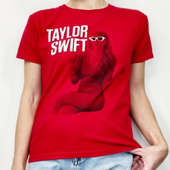 NEW TAYLOR SWIFT RED T-SHIRT - Picture 1 of 11